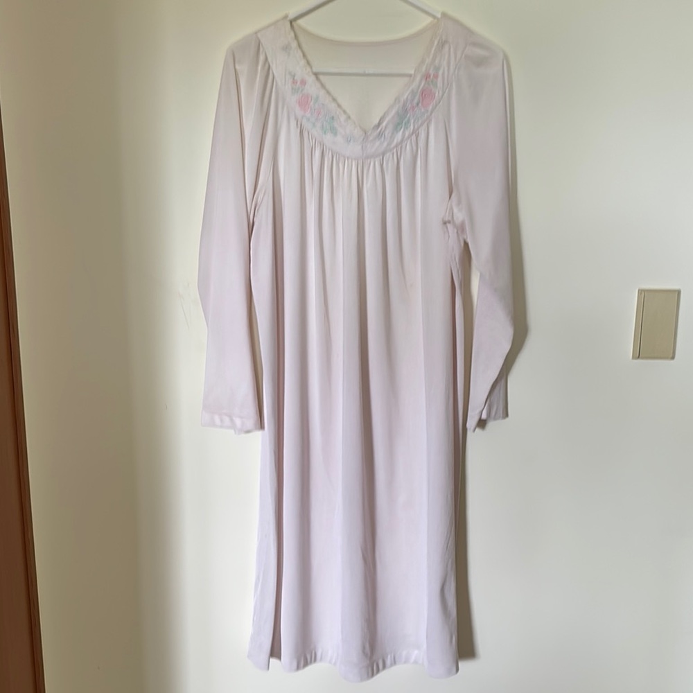 Elegant White Long Sleeve Chemise